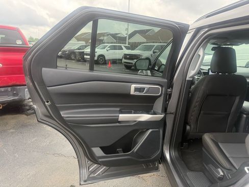 Used 2024 Ford Explorer XLT AWD/4WD image 30