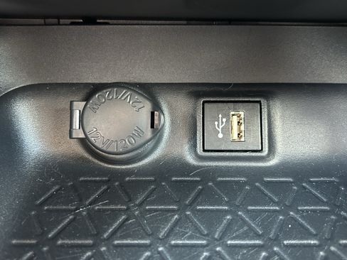 Certified 2025 Toyota RAV4 XLE FWD image 30
