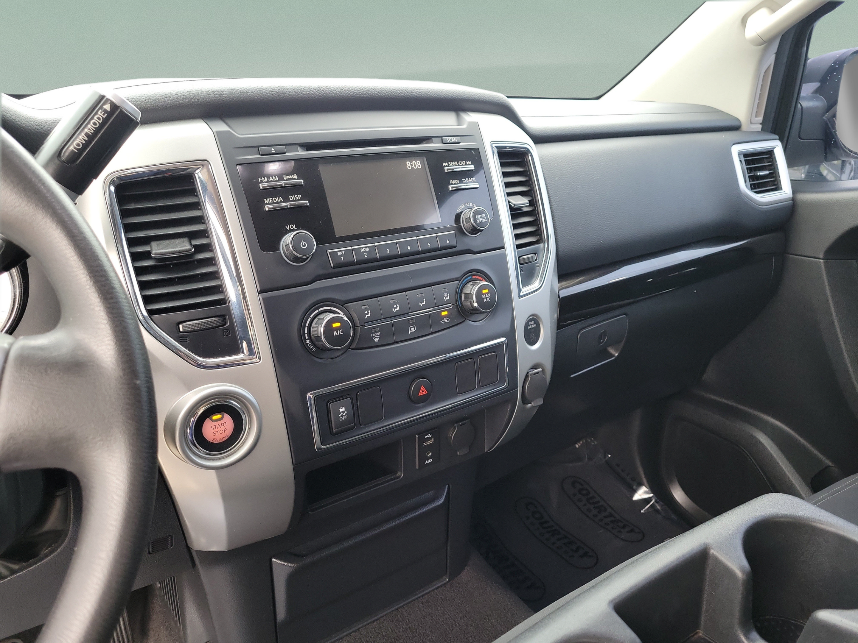 Used 2017 Nissan Titan SV RWD image 28