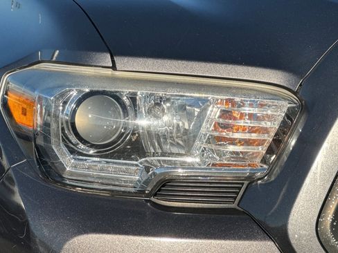 Used 2017 Toyota Tacoma TRD Pro image 10