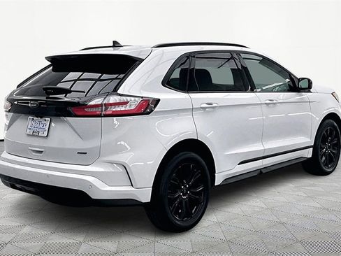 Used 2022 Ford Edge SE w/ Black Appearance Package image 2