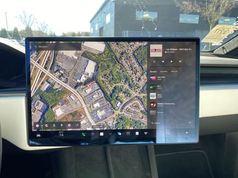 Used 2022 Tesla Model X Plaid image 23