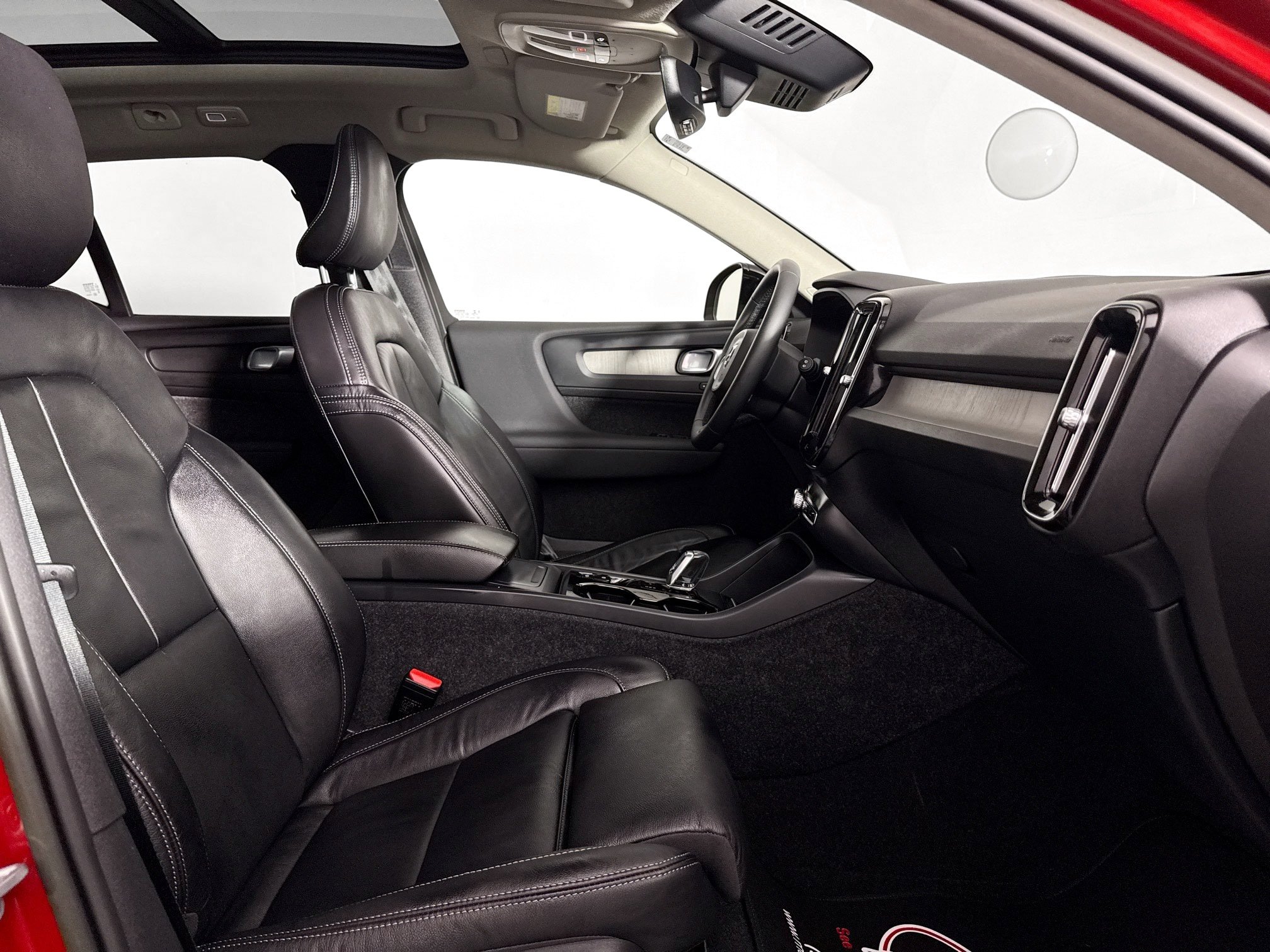 Used 2023 Volvo XC40 B5 Ultimate AWD/4WD image 35