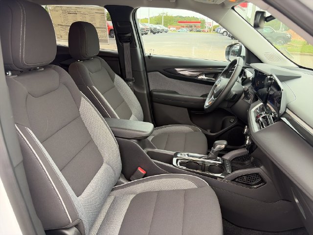 Used 2025 Chevrolet TrailBlazer LT w/ Convenience Package FWD image 14