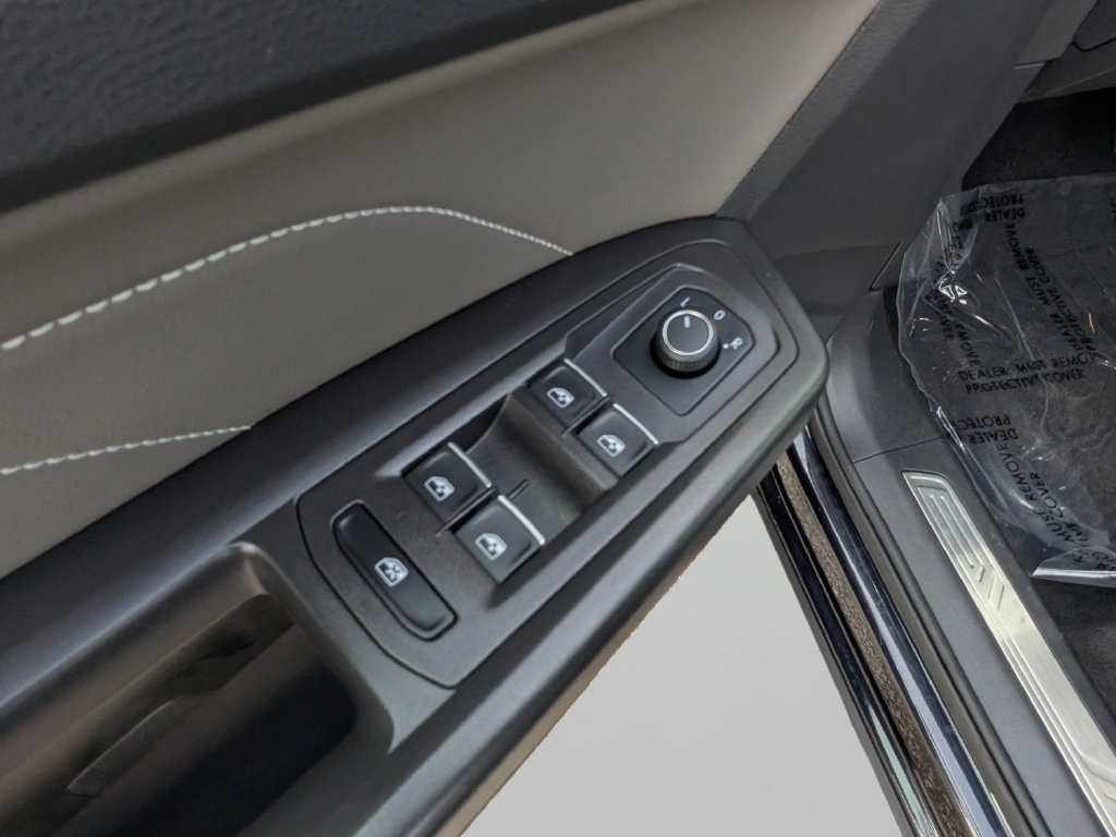 Used 2023 Volkswagen Atlas Cross Sport SE w/ Panoramic Sunroof Package FWD image 18