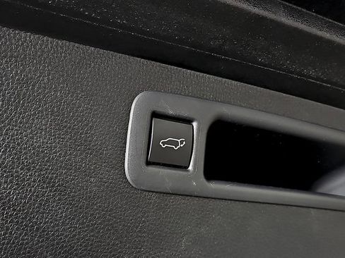 Used 2021 Toyota Highlander XLE FWD image 30