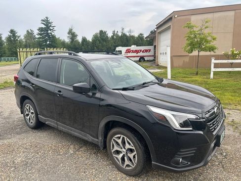 Used 2024 Subaru Forester Premium AWD/4WD image 3