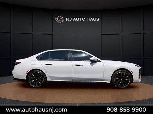 Used 2023 BMW i7 xDrive60 AWD/4WD image 14
