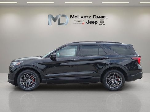 Used 2025 Ford Explorer ST-Line w/ ST-Line Street Pack AWD/4WD image 3