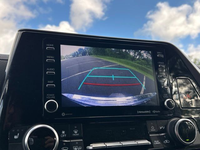 Used 2022 Toyota Highlander XLE AWD/4WD image 82