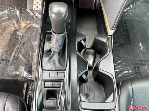 Used 2025 Toyota Camry SE FWD image 30