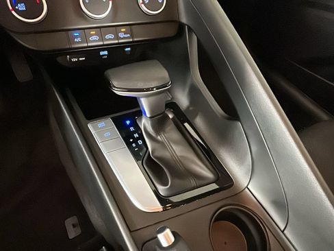 Certified 2024 Hyundai Elantra SE FWD image 24