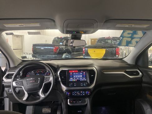 Used 2023 GMC Acadia SLE w/ Driver Convenience Package image 16