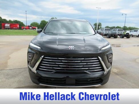 Used 2025 Buick Enclave Preferred FWD image 2