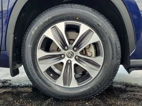 Used 2021 Toyota Highlander XLE image 5