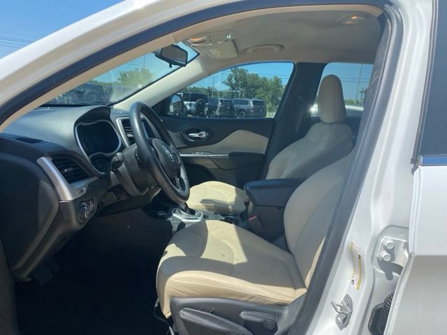 Used 2015 Jeep Cherokee Latitude w/ Trailer Tow Group AWD/4WD image 12