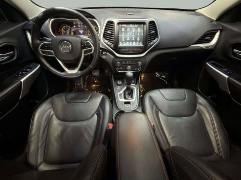 Used 2018 Jeep Cherokee Trailhawk image 16