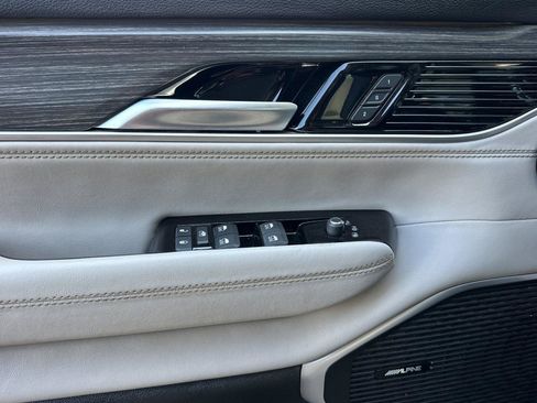 Certified 2024 Jeep Wagoneer Series II AWD/4WD image 11