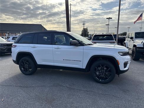 New 2025 Jeep Grand Cherokee Limited image 5