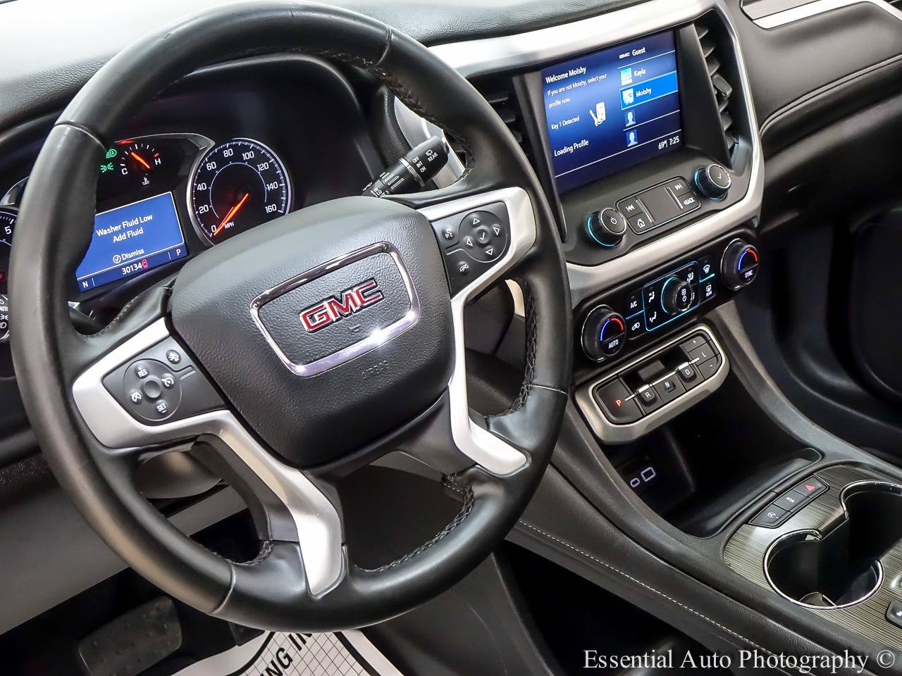 Used 2023 GMC Acadia SLT FWD image 15