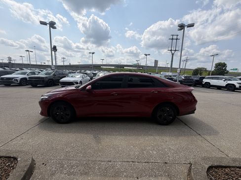 Certified 2022 Hyundai Elantra SEL FWD image 11