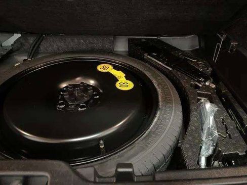 Used 2025 Volvo XC40 B5 Plus image 83