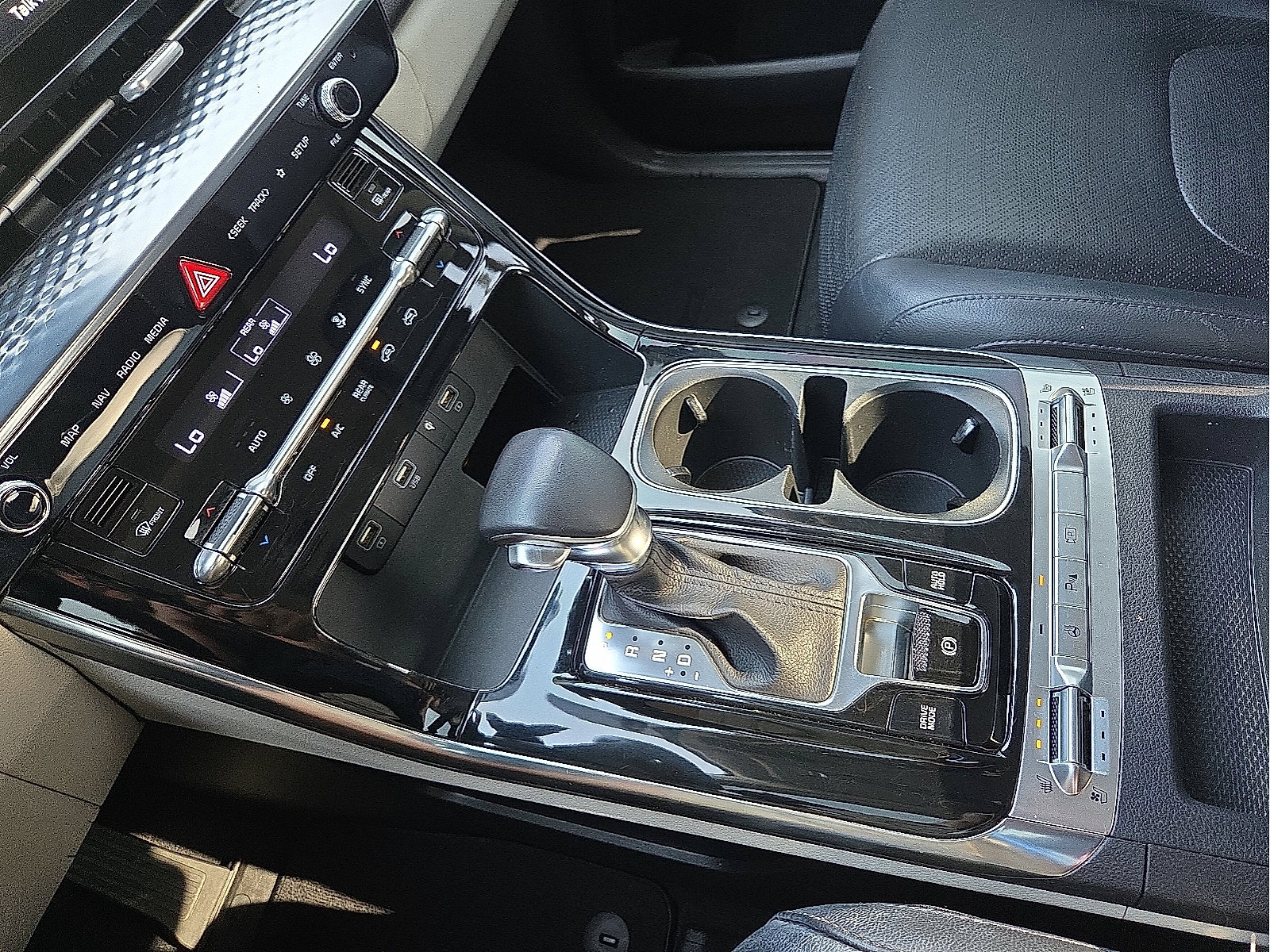 Used 2022 Kia Carnival SX Prestige FWD image 25
