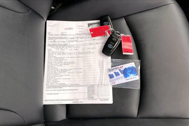 Used 2022 Toyota Prius Prime XLE FWD image 11