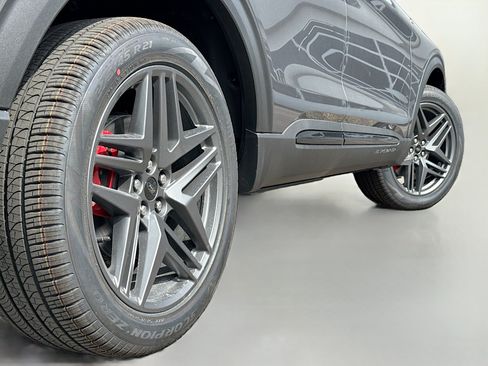 New 2026 Ford Explorer ST-Line w/ ST-Line Street Pack AWD/4WD image 16