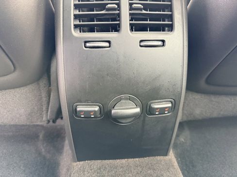 Used 2013 Lincoln MKS AWD image 34