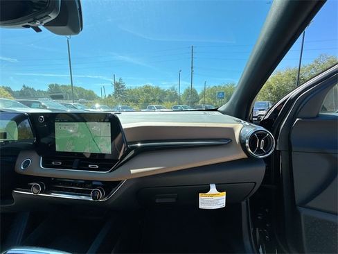 New 2025 Chevrolet Equinox ACTIV w/ Safety and Technology Package image 29