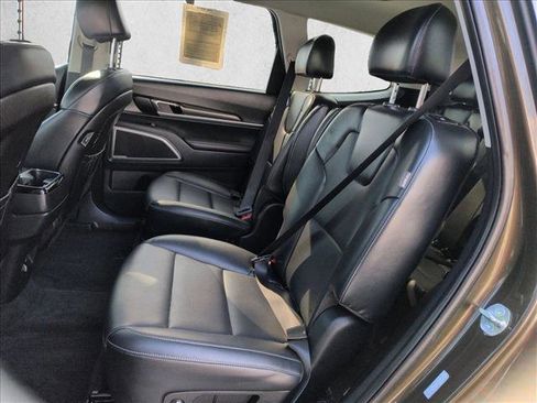 Used 2025 Kia Telluride S image 20