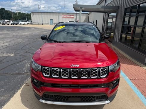 Used 2024 Jeep Compass Limited AWD/4WD image 2