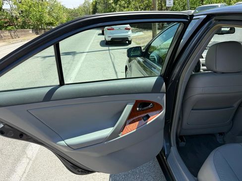 Used 2010 Toyota Camry XLE image 12