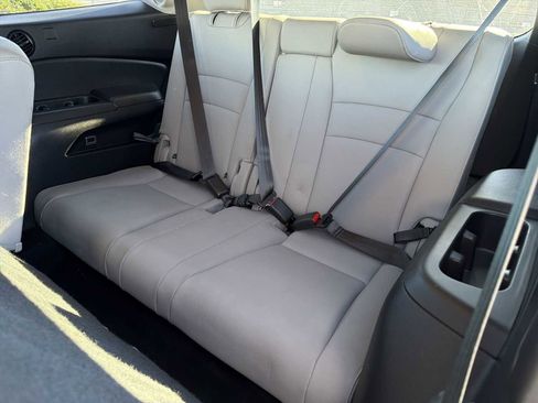 Used 2017 Honda Pilot Touring image 16