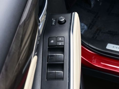 Used 2023 Toyota Highlander Limited image 10