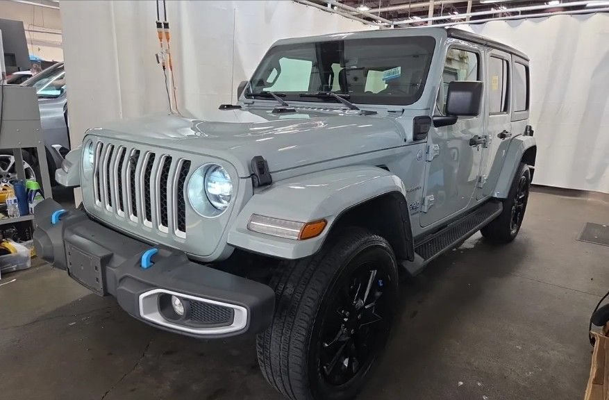 Used 2023 Jeep Wrangler Unlimited Sahara w/ Cold Weather Group AWD/4WD image 1