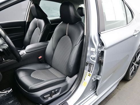 Used 2024 Toyota Camry SE image 12