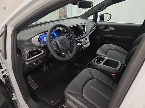 New 2026 Chrysler Pacifica Select AWD/4WD image 14