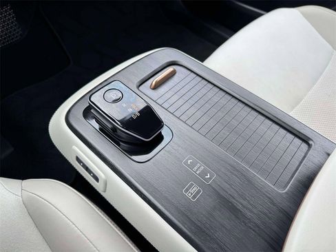 Certified 2024 Nissan Ariya FWD image 31