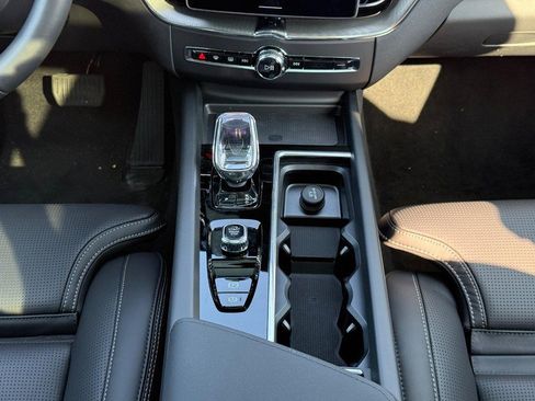 New 2026 Volvo XC60 T8 Ultra w/ Climate Package AWD/4WD image 9