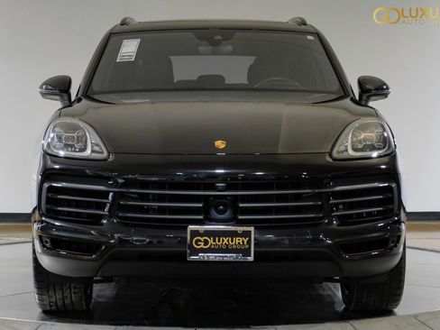 Used 2023 Porsche Cayenne Platinum Edition image 7