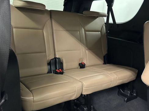 Used 2022 Chevrolet Suburban Premier w/ Premium Package AWD/4WD image 30