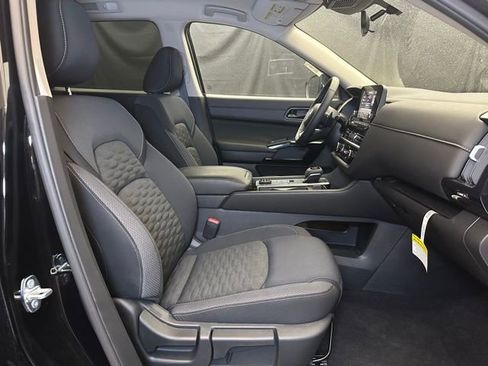 New 2025 Nissan Pathfinder SV w/ Black Appearance Package AWD/4WD image 14