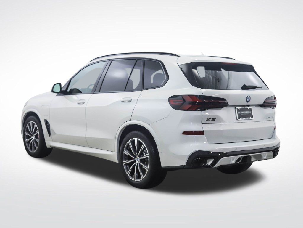 Used 2026 BMW X5 xDrive50e w/ Executive Package AWD/4WD image 3