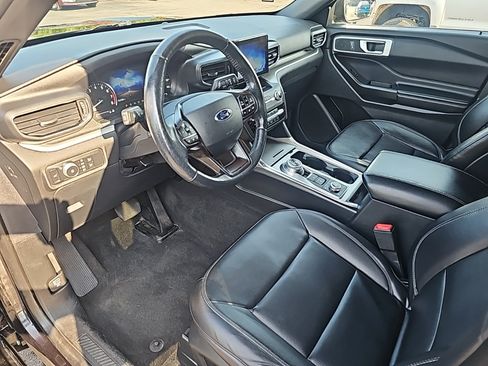 Used 2020 Ford Explorer XLT w/ Equipment Group 202A AWD/4WD image 17