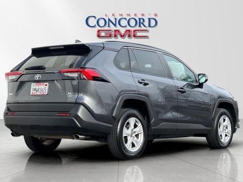 Used 2020 Toyota RAV4 XLE image 4