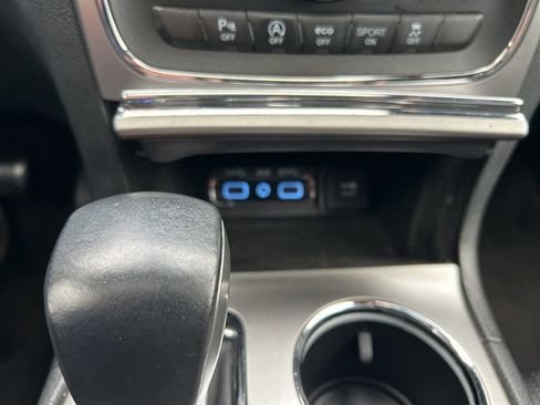 Used 2018 Jeep Grand Cherokee Limited image 32