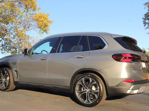 New 2026 BMW X5 xDrive50e w/ Climate Comfort Package image 5