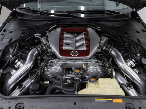 Used 2013 Nissan GT-R Premium image 25